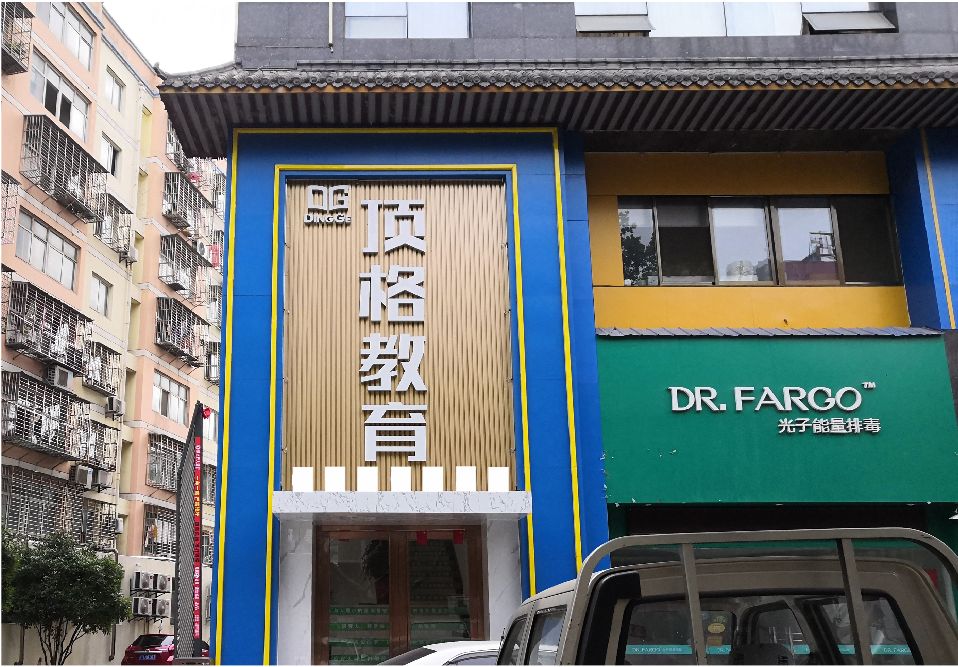 甘洛门头设计要符合门店特色。